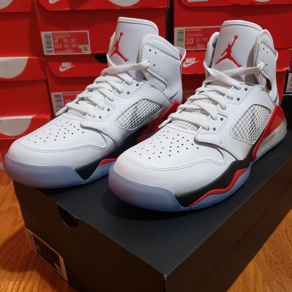 NIKE AIR JORDAN MARS 270. Size-10. - Picture 2 of 11